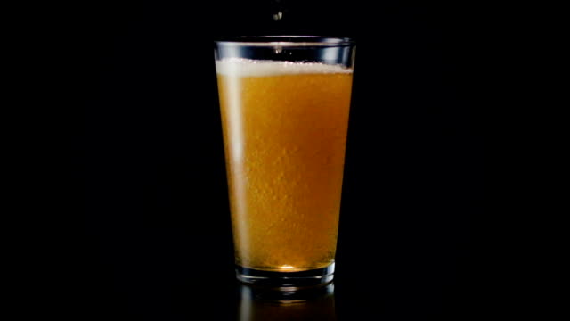 Beer Glass Pour Wide