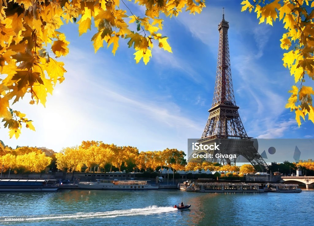 Sena e Torre Eiffel no outono - Foto de stock de Paris royalty-free