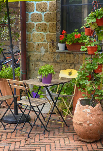 istock Beautiful small cafe in Tuscany, Italy 838367154