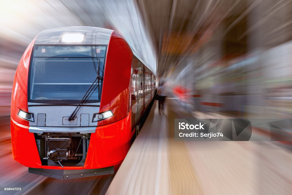 Moderne train à grande vitesse. - Photo de Train libre de droits