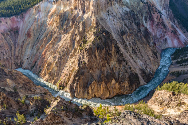 イエローストーン川の深い曲がり - eroded water grand canyon of yellowstone river river ストックフォトと画像