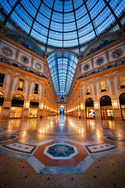 interior de galleria vittorio emanuele ii - galleria vittorio emanuele ii - fotografias e filmes do acervo