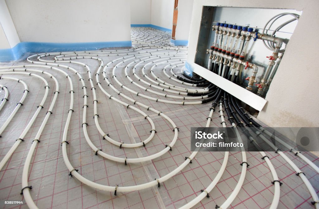 Fußbodenheizung beim Bau eines neuen Wohnhauses - Lizenzfrei Klempner Stock-Foto