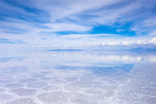 ウユニ塩湖砂漠、ボリビア - ウユニ塩湖 ストックフォトと画像