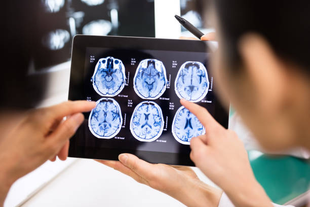 doctor and patient using digital tablet in hospital - radiologist x ray computer medical scan imagens e fotografias de stock