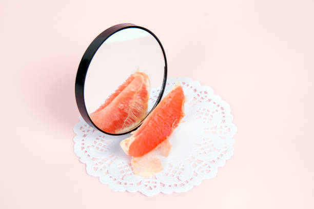 miroir de pamplemousse - doily freshness raw sweet food photos et images de collection