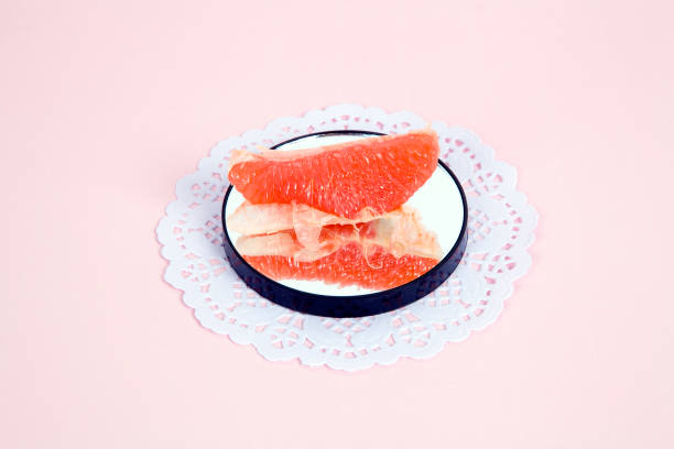 miroir de pamplemousse - doily freshness raw sweet food photos et images de collection