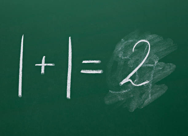 matematyka proste równanie na tablicy kredy matematyki - simplicity blackboard education chalk zdjęcia i obrazy z banku zdjęć