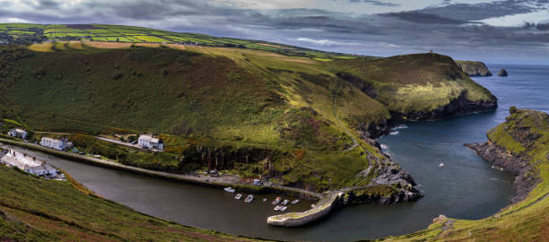 istock Adventures exploring the wild nature in UK - Cornwall 838875838