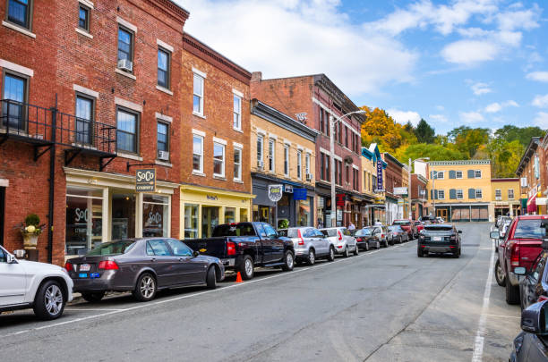 street lined with traditional brick buildings with colourful shops and restaurants - berkshire hills imagens e fotografias de stock