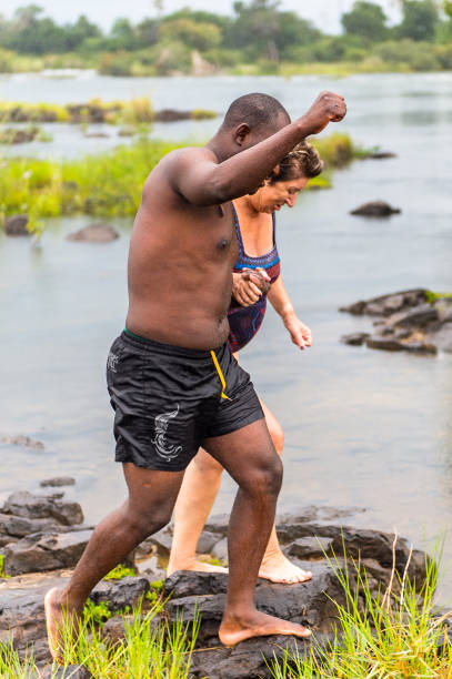 río de zambezi en la isla de livingstone - livingstone island fotografías e imágenes de stock