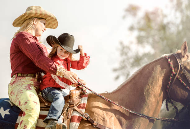 rodeo dziewczyna - rein saddle cowboy hat hat zdjęcia i obrazy z banku zdjęć