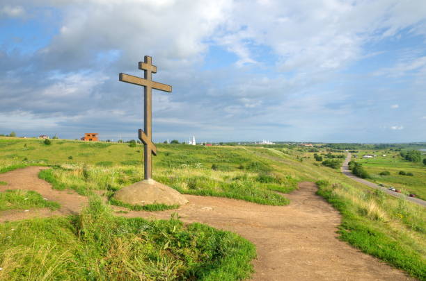 el monumento cruz en monte alexandrova, pereslavl-zalessky, región de jaroslavl, rusia - plescheevo fotografías e imágenes de stock