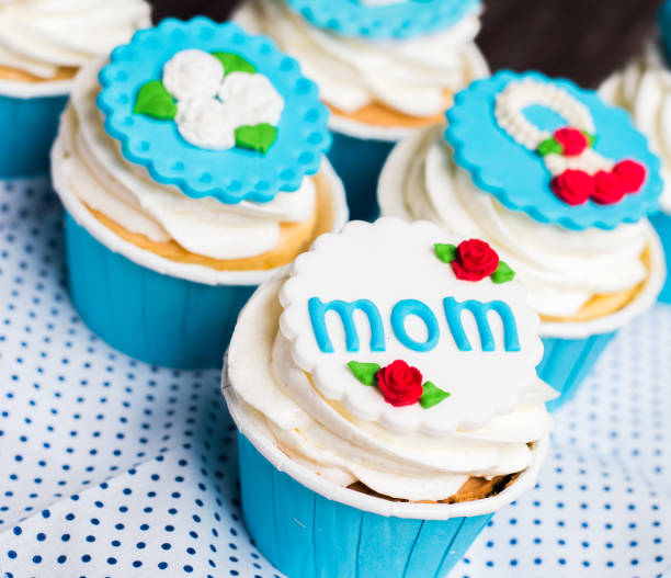 istock Cupcake on wood table for Mother Day concept.,close up 839040608
