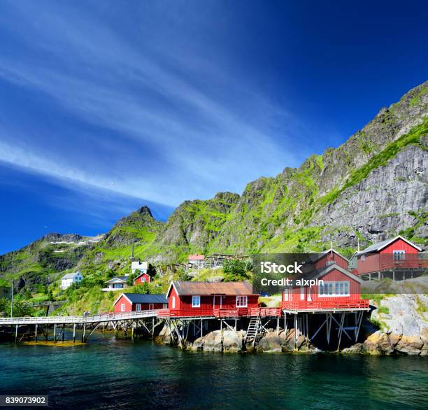 Foto de Ilhas Lofoten Noruega e mais fotos de stock de Noruega - Noruega, Vermelho, Casa