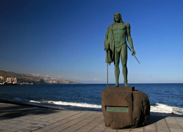 Square of the Saint Patron of the Canary Islands, Statues of the guanches in the Plaza de la Patrona de Canarias