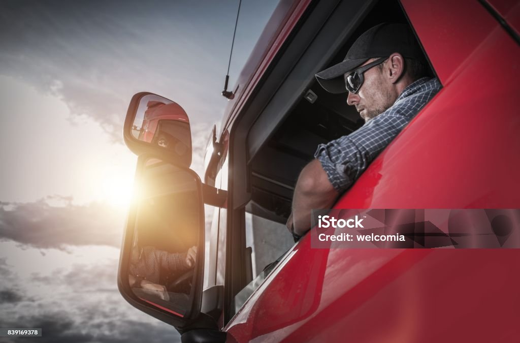 Conductor de camión semi - Foto de stock de Camionero libre de derechos