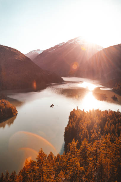 ディアブロ湖ビュー - north cascades national park aerial view washington state usa ストックフォトと画像