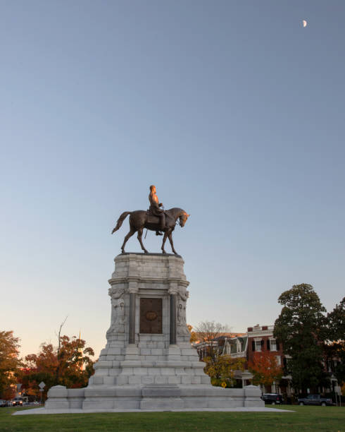 Robert And Lee statues Large statue of Robert E Lee the general lee stock pictures, royalty-free photos & images