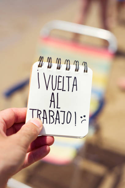 istock text vuelta al trabajo, back to work in spanish 839361234