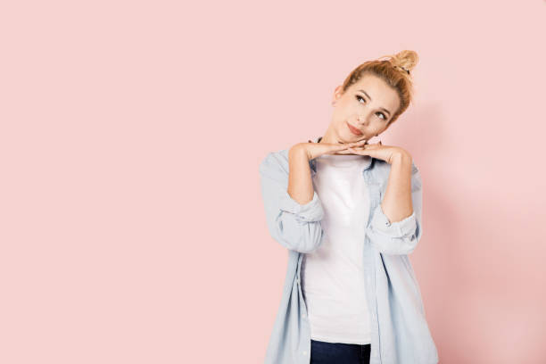 istock Pretty blonde woman on pink background with copyspace 839384124