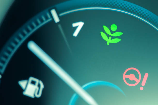 icona della luce di guida eco sul cruscotto dell'auto. - biofuel foto e immagini stock