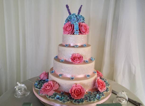 istock 4 tiered floral wedding cake 839393524