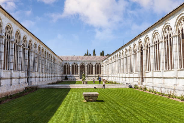 campo santo na północnym skraju placu katedralnego w pizie, włochy - camposanto monumentale zdjęcia i obrazy z banku zdjęć