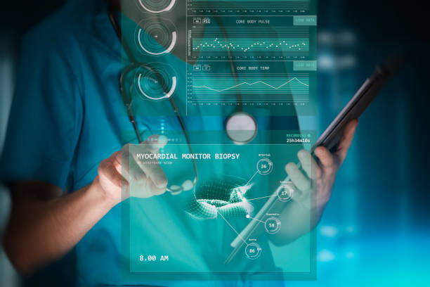 современная женщина медсестра или врач использует инновационные технологии, касаясь голографической панели для мониторинга общих данных  - readings стоковые фото и изображения