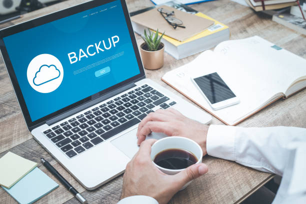 concetto di backup - downloading file internet backup foto e immagini stock