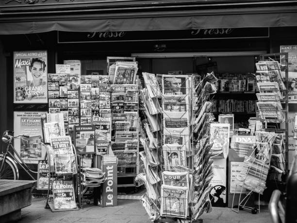 reacciones de la prensa francesa e internacional a las elecciones legislativas francesas 2017 - best of fotografías e imágenes de stock