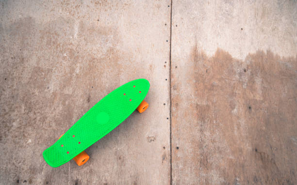 istock Single green penny board on a wooden half-pipe. 839865074
