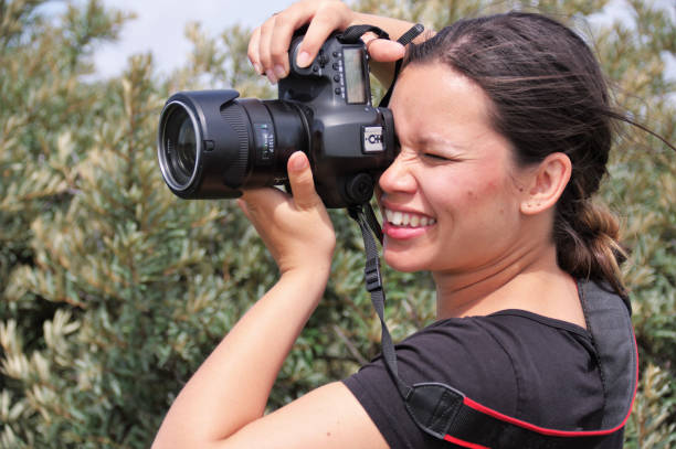 istock Pregnant photographer in action 839869026