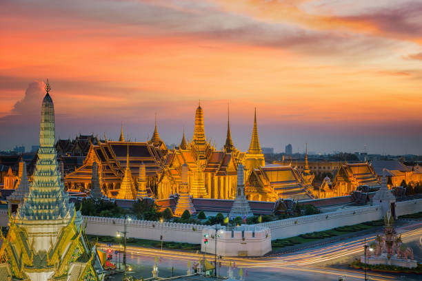 istock Wat phra kaew and sunset in bangkok city 839914020
