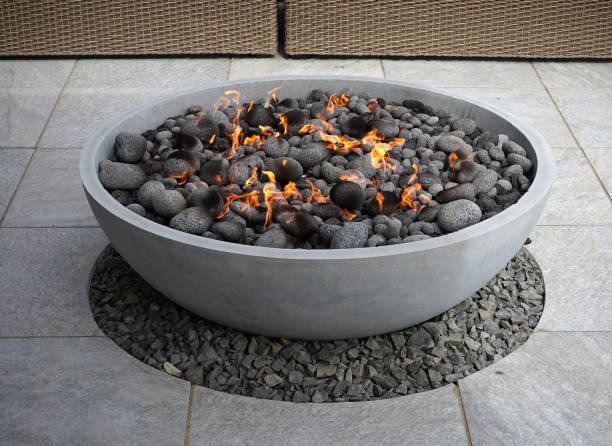 nowoczesny palenisko - fire pit fire fireplace outdoors zdjęcia i obrazy z banku zdjęć