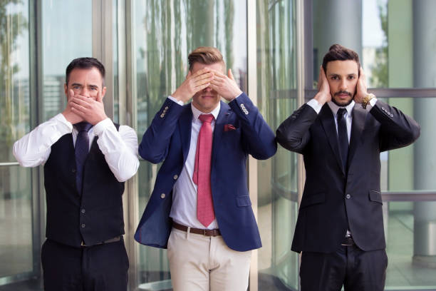 guapos hombres de negocios como los tres monos sabios - professional occupation three people businessman human head fotografías e imágenes de stock