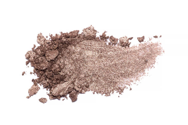 istock Eyeshadow sample isolated on white background. Crushed brown metallic eyeshadow. 839996590