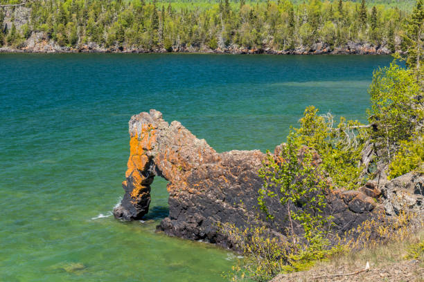 озеро верхний рок арка - thunder bay canada ontario provincial park стоковые фото и изображения