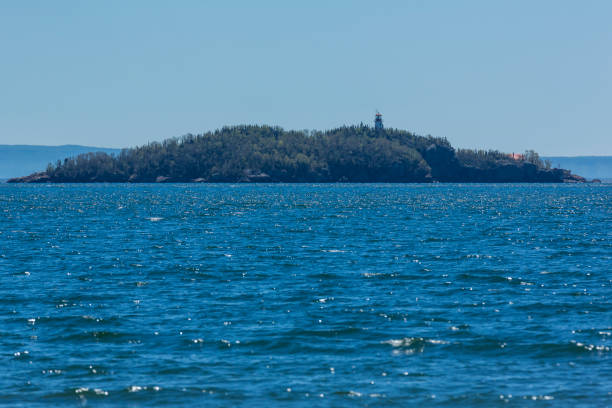 trowbridge island lighthouse - thunder bay canada ontario provincial park imagens e fotografias de stock