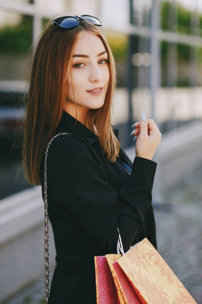 istock Girl on shopping 840078476