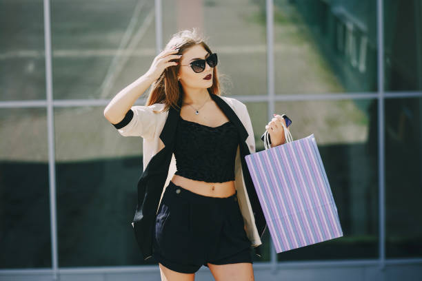istock Girl on Shopping 840078614