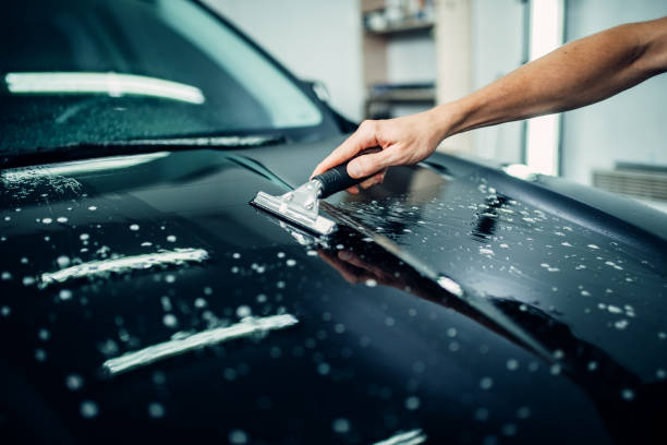 istock Specialist prepares car for protect against chips 840085850