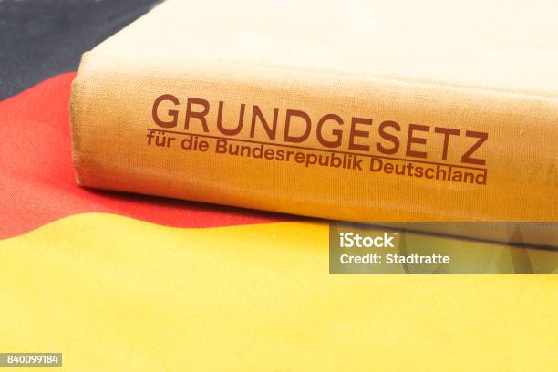 Die Deutsche Fahne Und Das Grundgesetz Stockfoto und mehr Bilder von Verfassung - Verfassung, Deutschland, Justizwesen