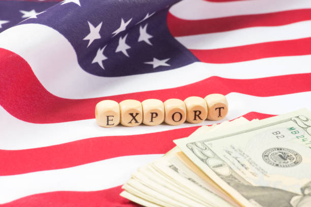 американский флаг, долларовые банкноты и экспорт - global financial crisis фотографии стоковые фото и изображения