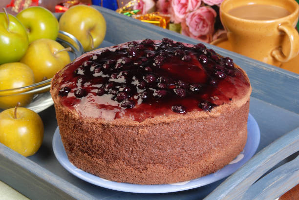 ciasto z szyfonu jagodowego - sponge cake pound cake cake mulberry zdjęcia i obrazy z banku zdjęć