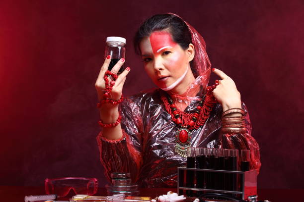 赤トーン ファッションが派手なラボ テスト ドレス交流する化学アジア医師女性