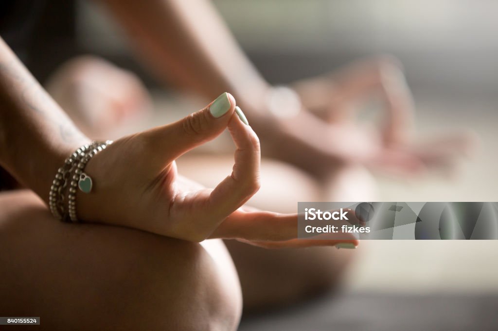 GYAN mudra bouchent image - Photo de Yoga libre de droits