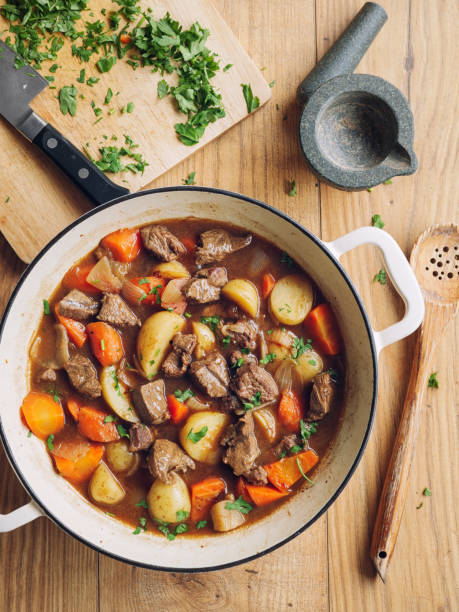 tagliata di manzo - beef stew foto e immagini stock