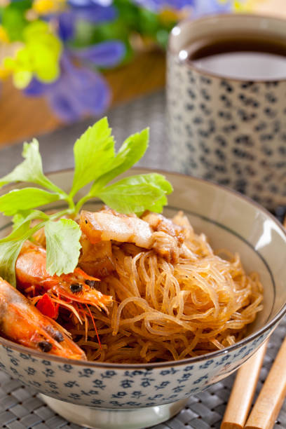 Shrimp potted with vermicelli