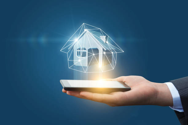 istock Hand with the phone shows the model house. 840243914